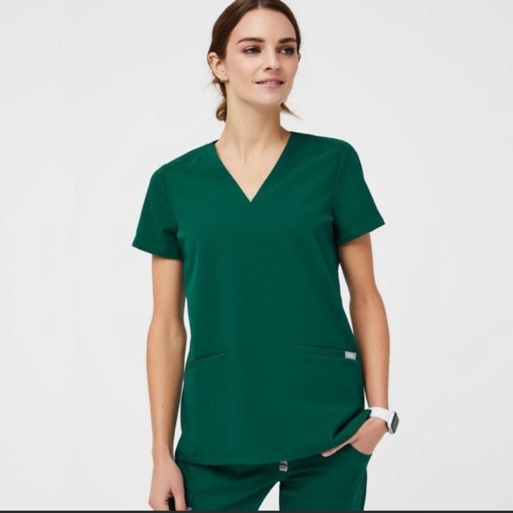 New without tags Figs 3 pocket Casma scrub top